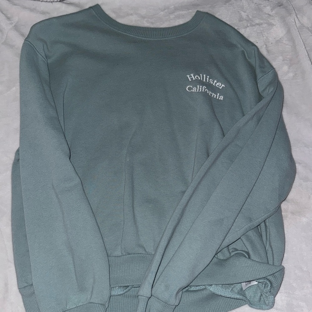 Hollister women’s large crop hoodie